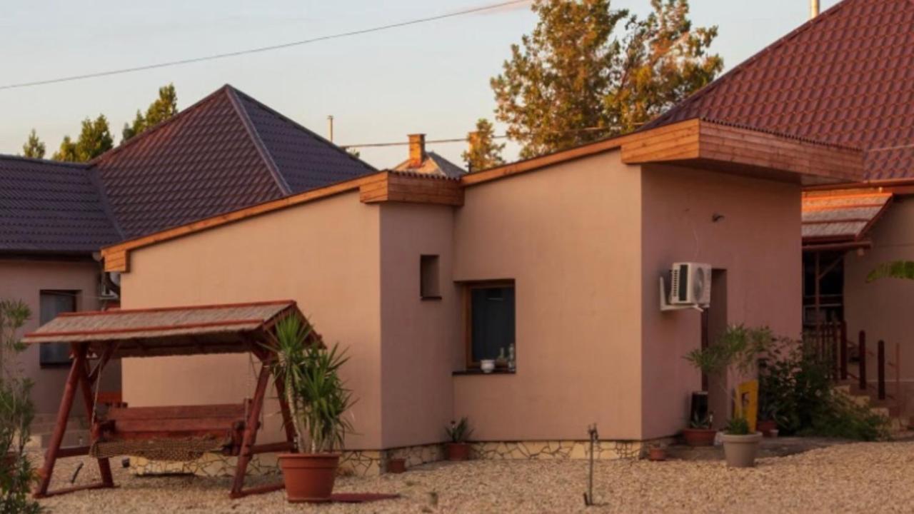 Ivanhoe Apartman Apartamento Nyírbátor Exterior foto