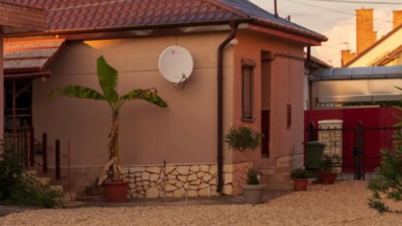 Ivanhoe Apartman Apartamento Nyírbátor Exterior foto