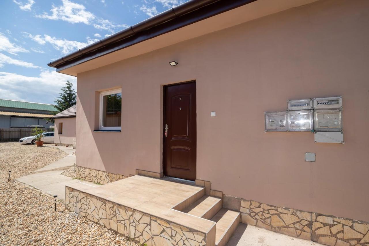 Ivanhoe Apartman Apartamento Nyírbátor Exterior foto