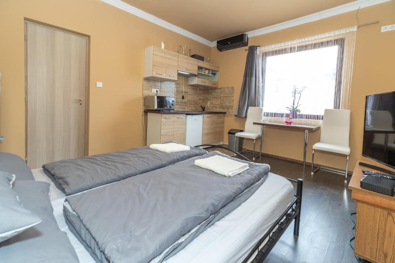 Ivanhoe Apartman Apartamento Nyírbátor Exterior foto