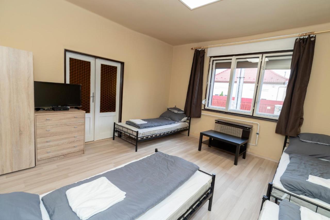 Ivanhoe Apartman Apartamento Nyírbátor Exterior foto